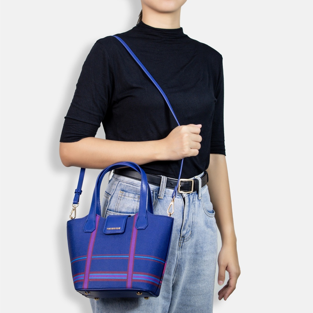 Picnic Navy Basket Hand Bag