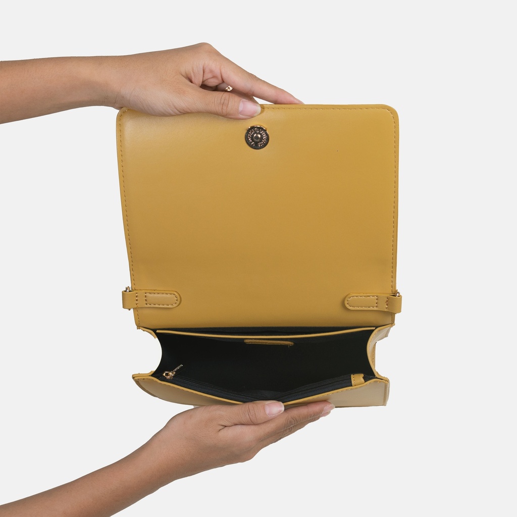 2025 Myat Lay Ngone Sunray Chain Sling Bag