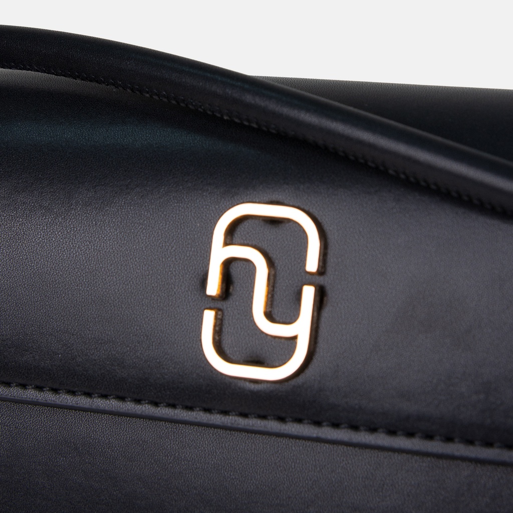 Dannarri Onyx Sling Bag