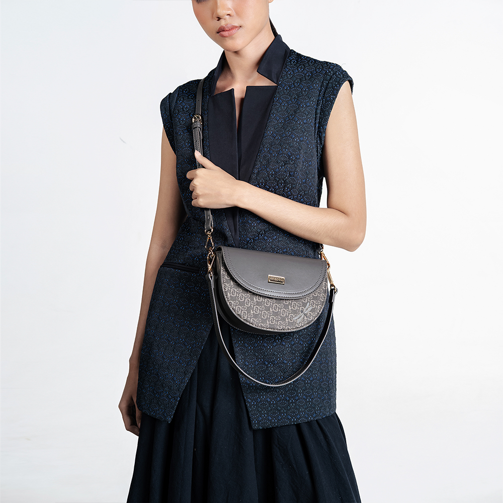 Thinkayta Women Gray Crossbody Bag